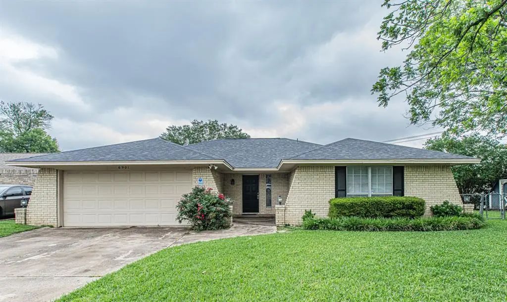 6901 Alexandria Court, Fort Worth