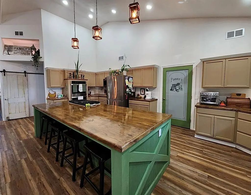 2055 Highway 589, Sidney