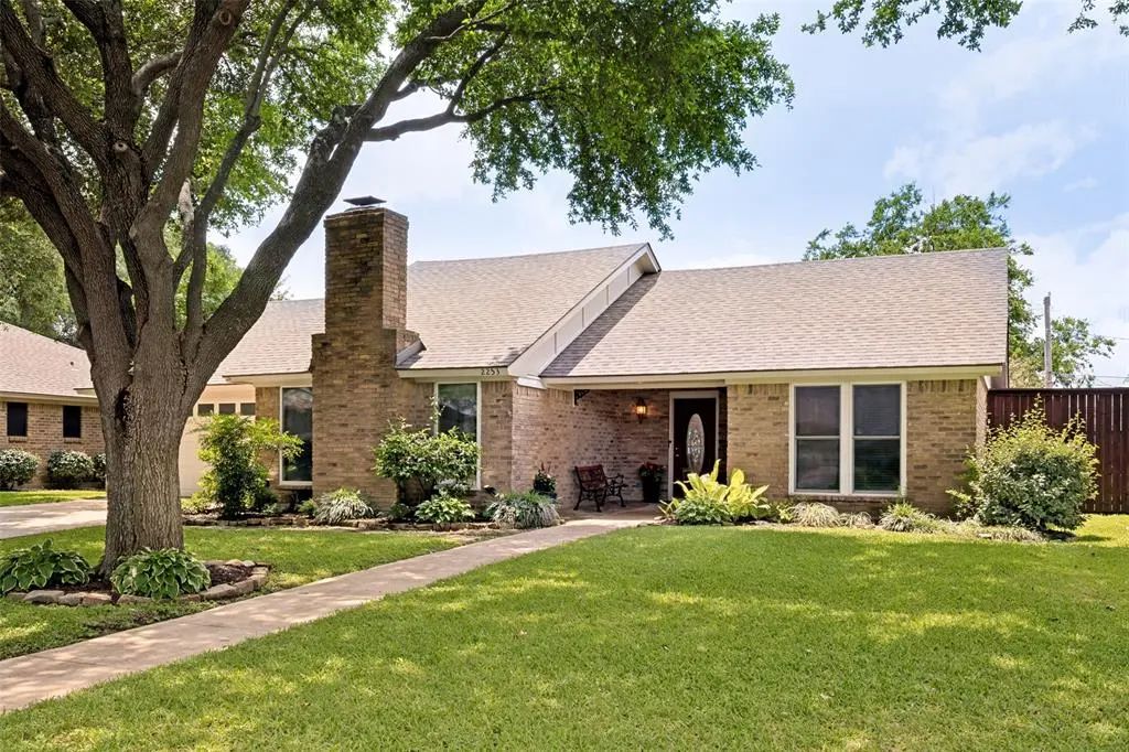 2253 Farrington Lane, Hurst