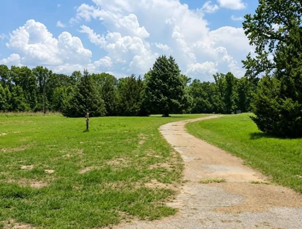 797 County Road 2958, Alba