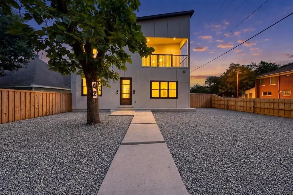 427 E 9th St Street, Dallas