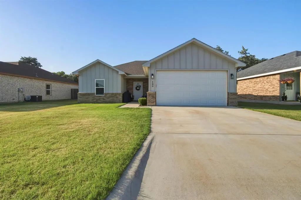 109 Shallow Water Court, Clyde