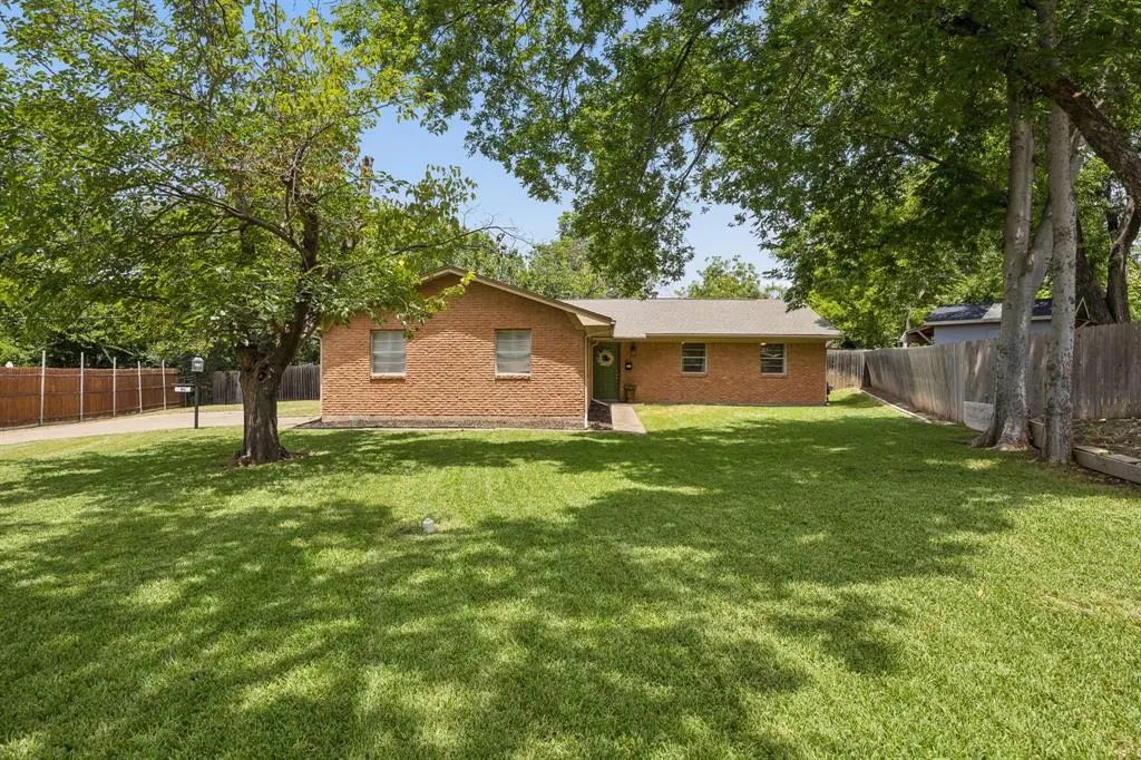 1034 8th Street, Grand Prairie