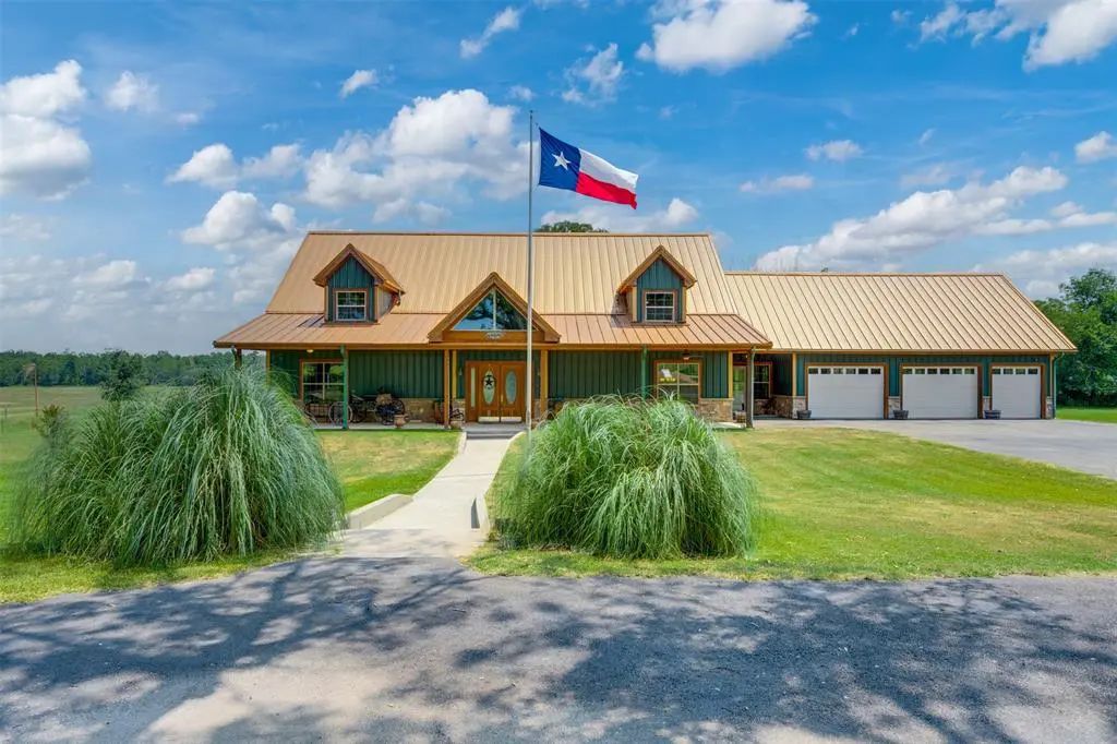 1521 County Road 3117, Clarksville