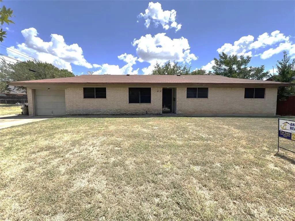 410 N Rosalee, Henrietta