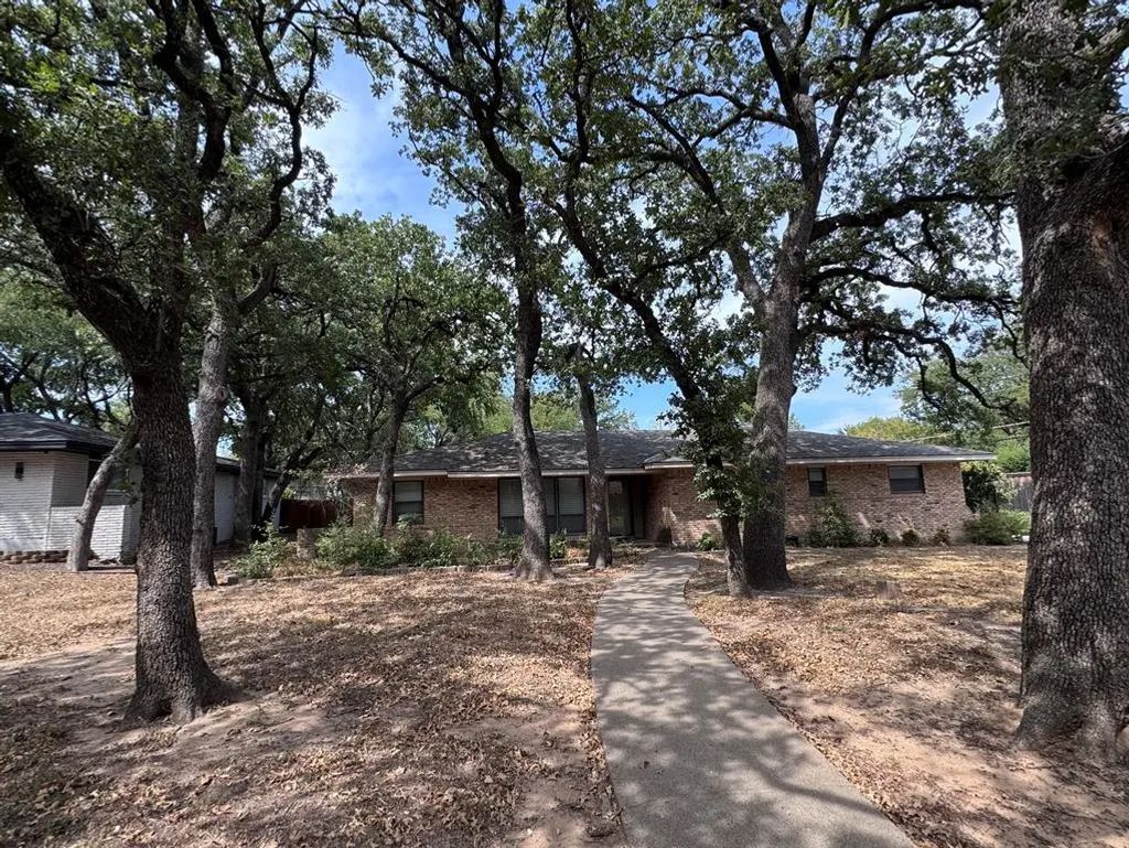 806 Sharpshire Street, Grand Prairie