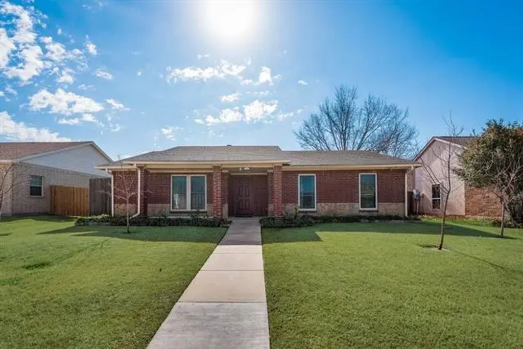 8302 Chesham Drive, Rowlett