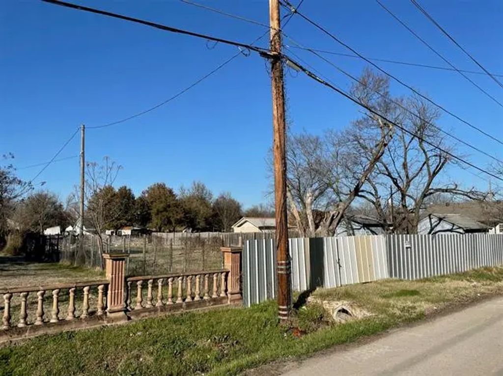 2 Fairport Road, Dallas