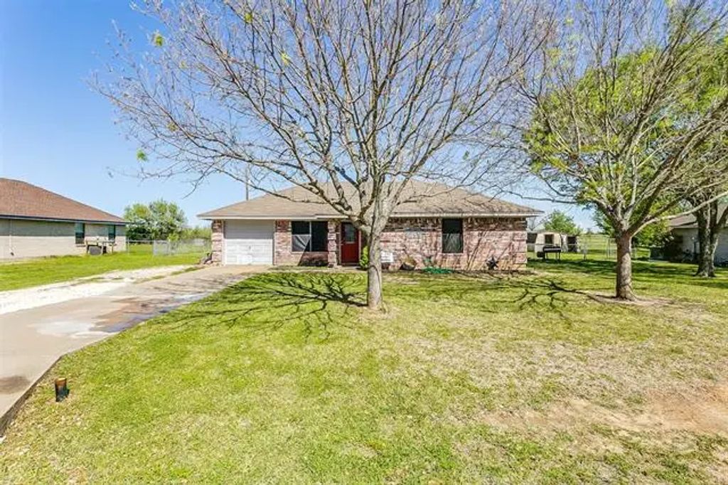 525 Apple Street, Joshua