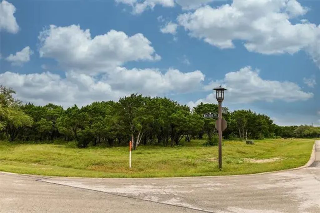 8001 Scotscraig Drive, Cleburne