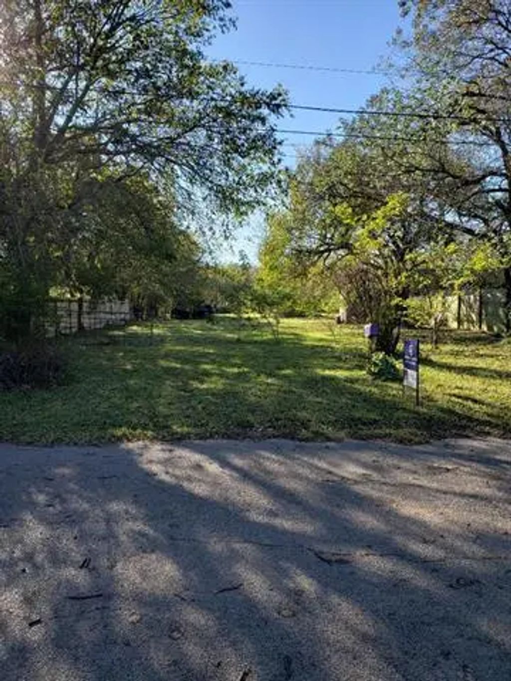 1226 E James Street, Cleburne
