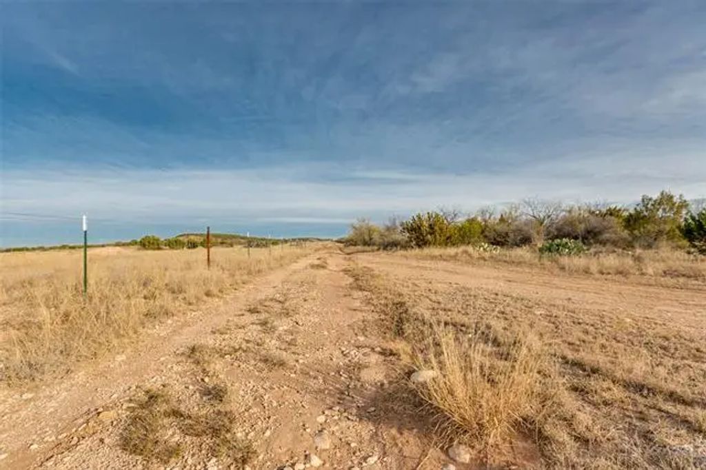 Na Cox Rd , Robert Lee