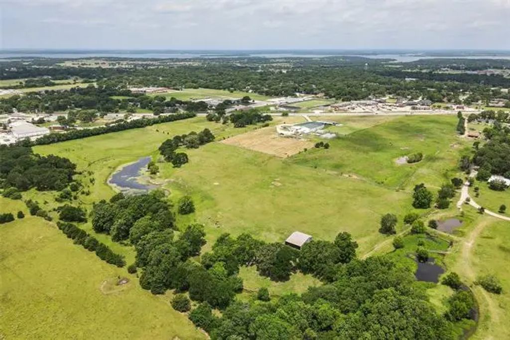 1001 S Highway 377, Pilot Point