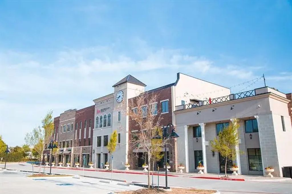 7200 W University 200, McKinney