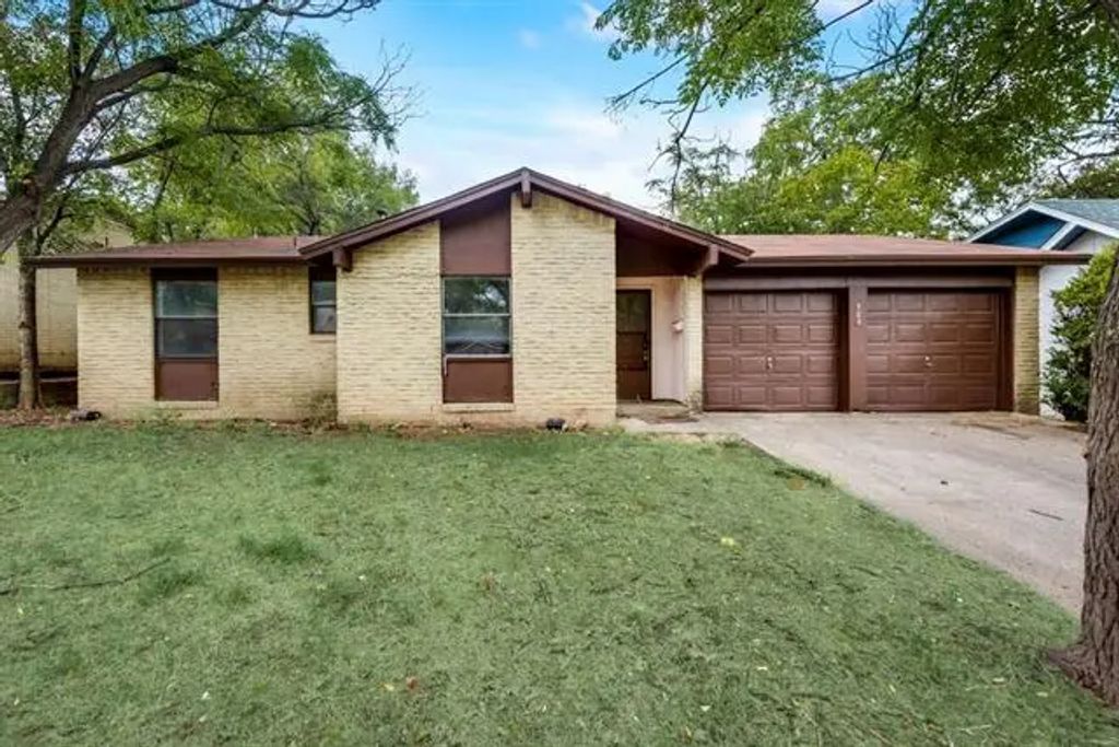 703 Johns Drive, Euless