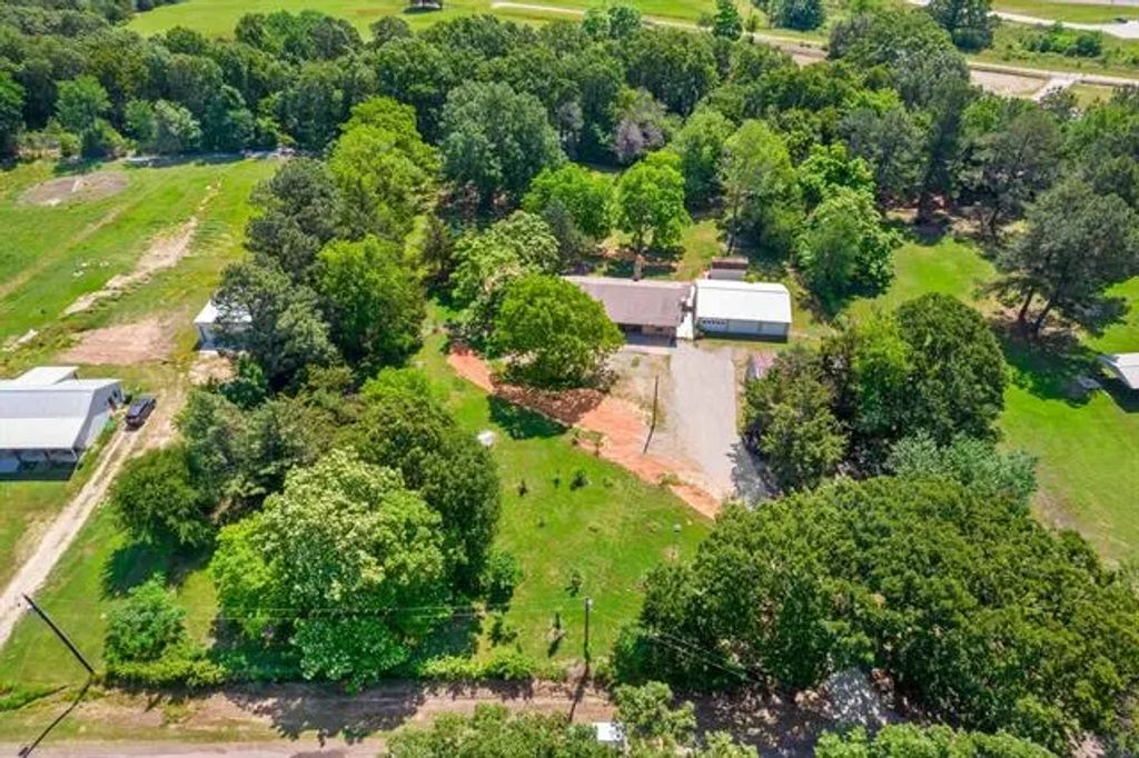 150 County Road 35980, Arthur City