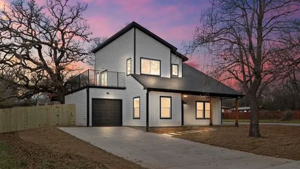 1228 S Rusk Street W, Sherman