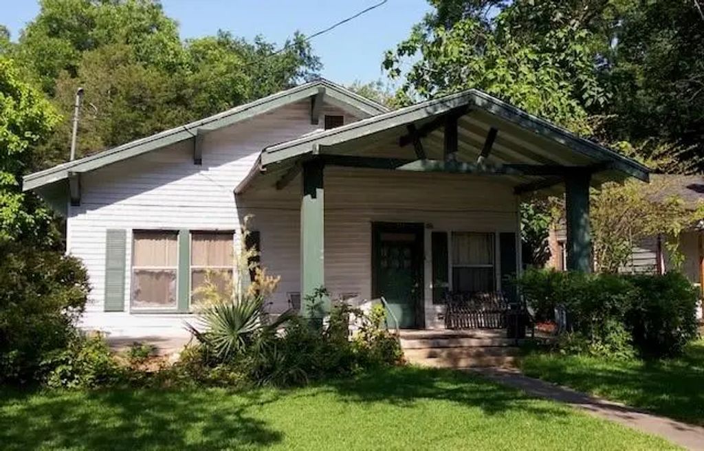 1326 S Walnut Street, Sherman