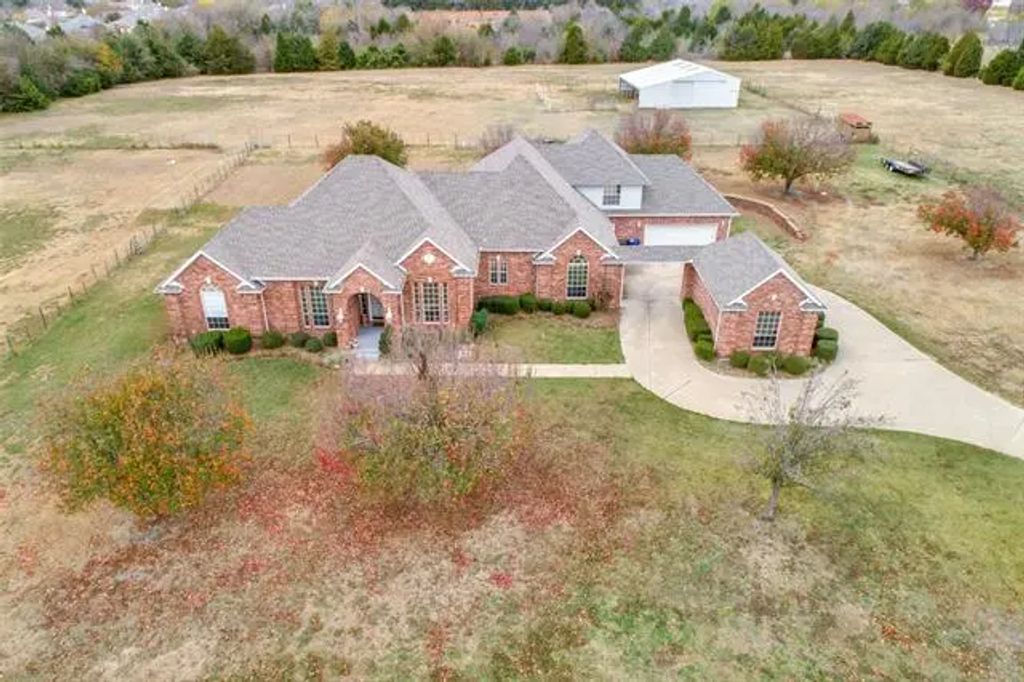 5609 Lyons Road, Garland