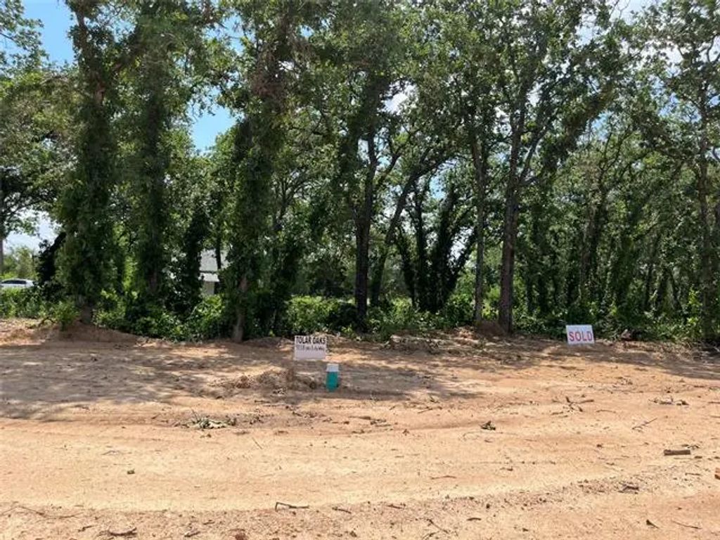 417 Peace Lily Way, Tolar