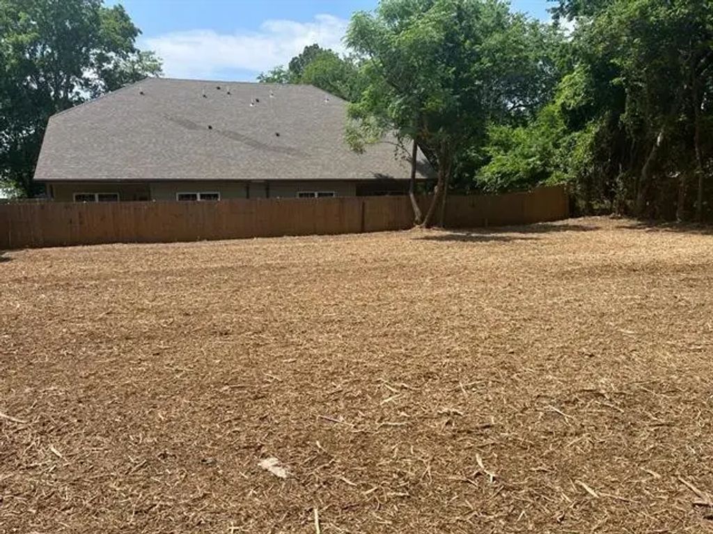 125 S Center Street, Bonham
