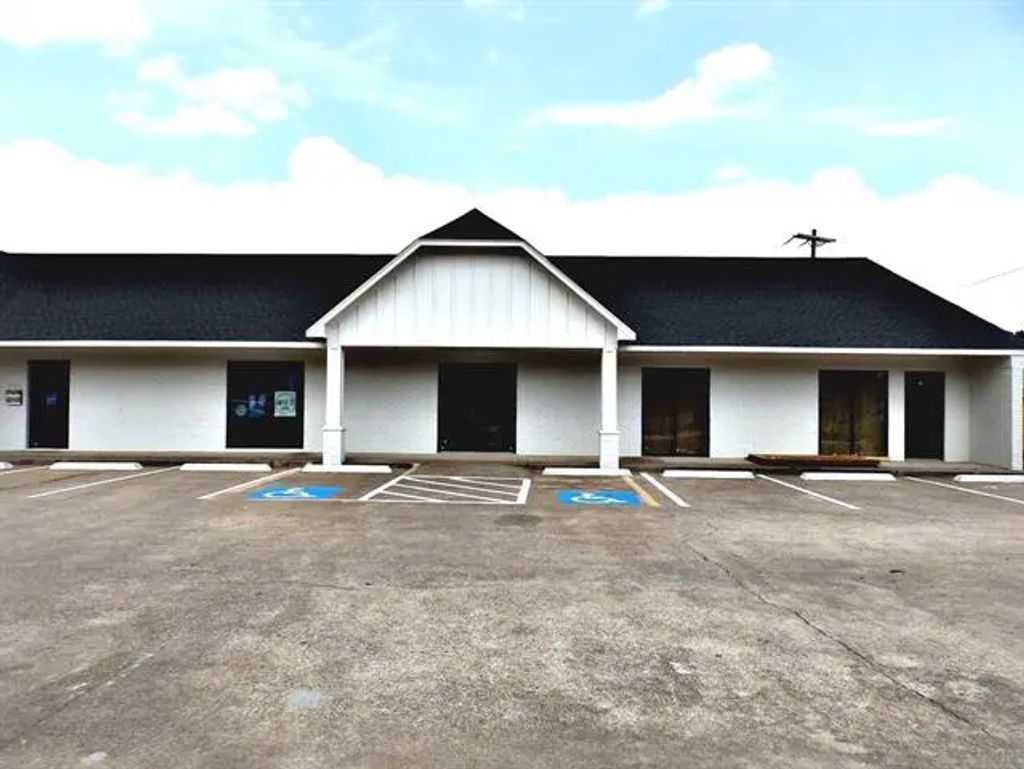 8350 N Hwy 155 300, Frankston