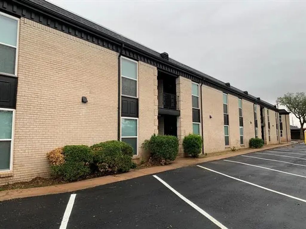2800 Sayles Boulevard 08a, Abilene