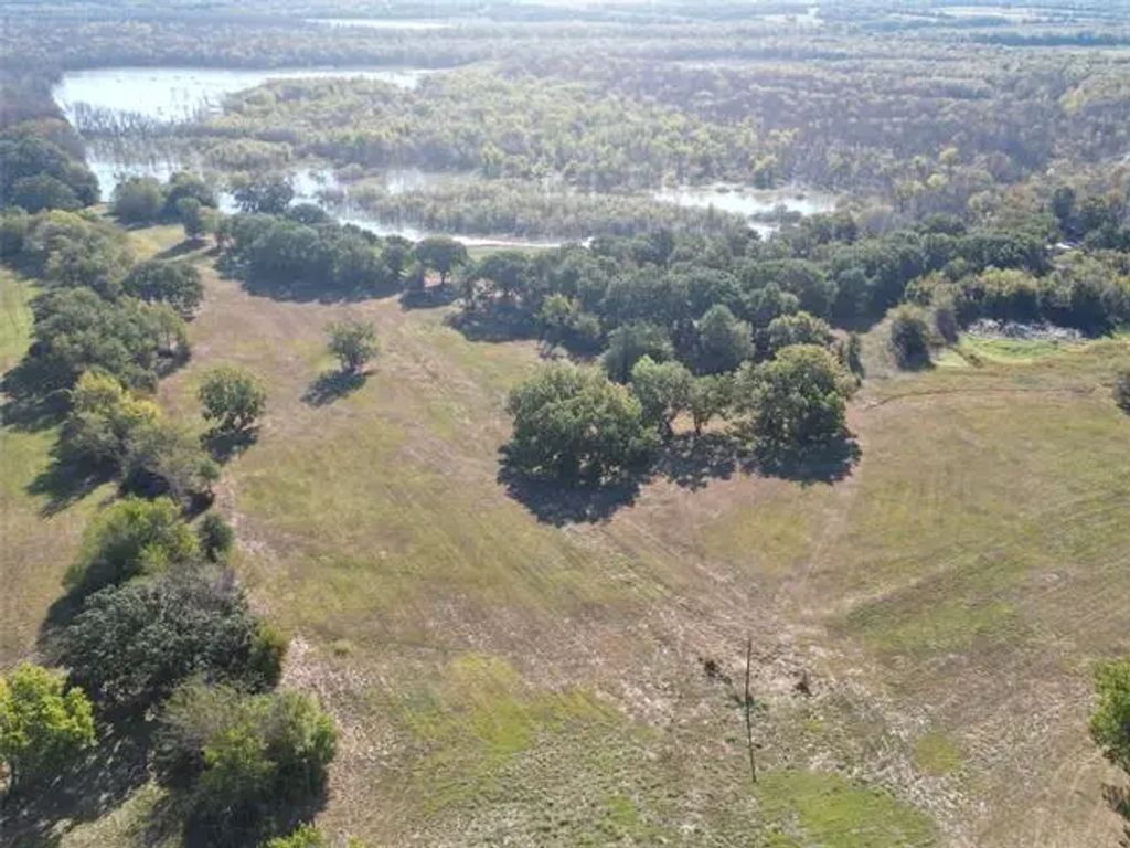 2102 County Road 2610, Bonham