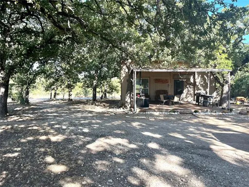 207 County Road 125, Comanche