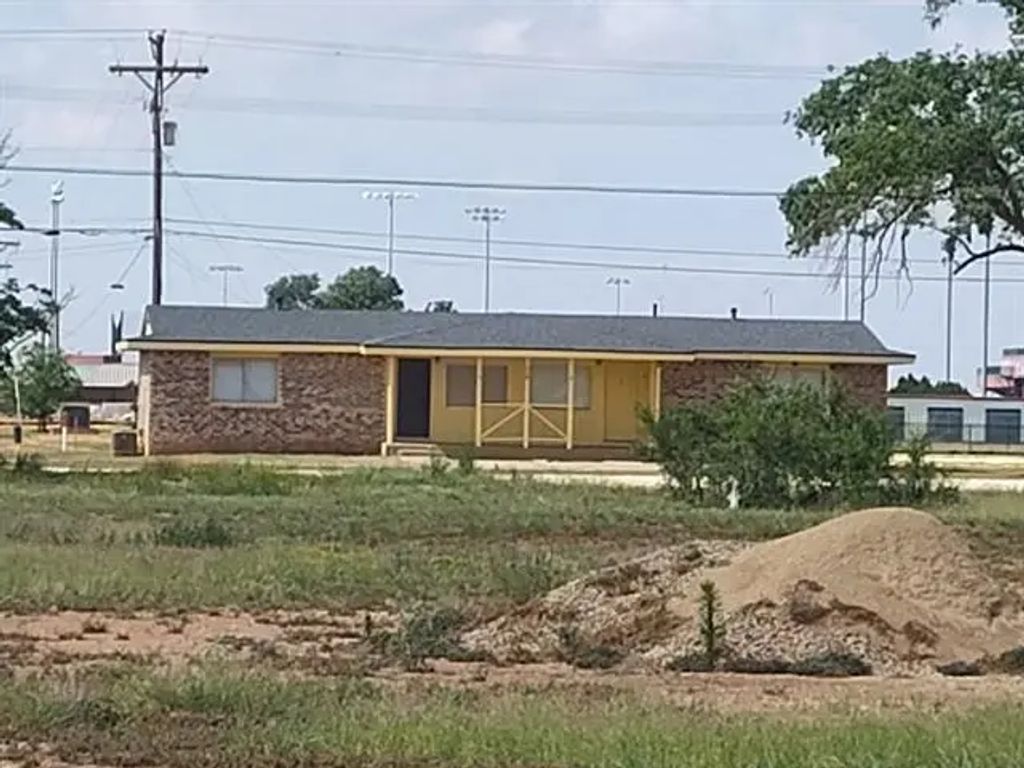1004 N Ballard Street, Brownfield