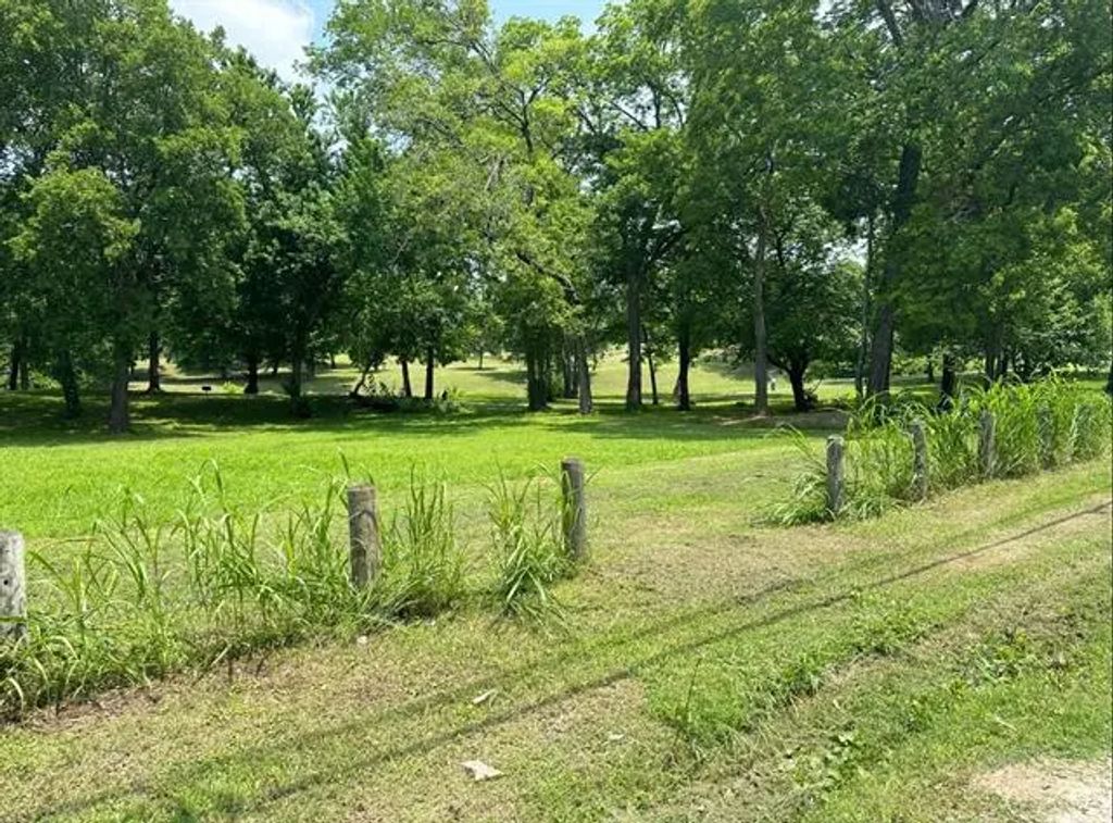 702 S 6th Street, Bonham