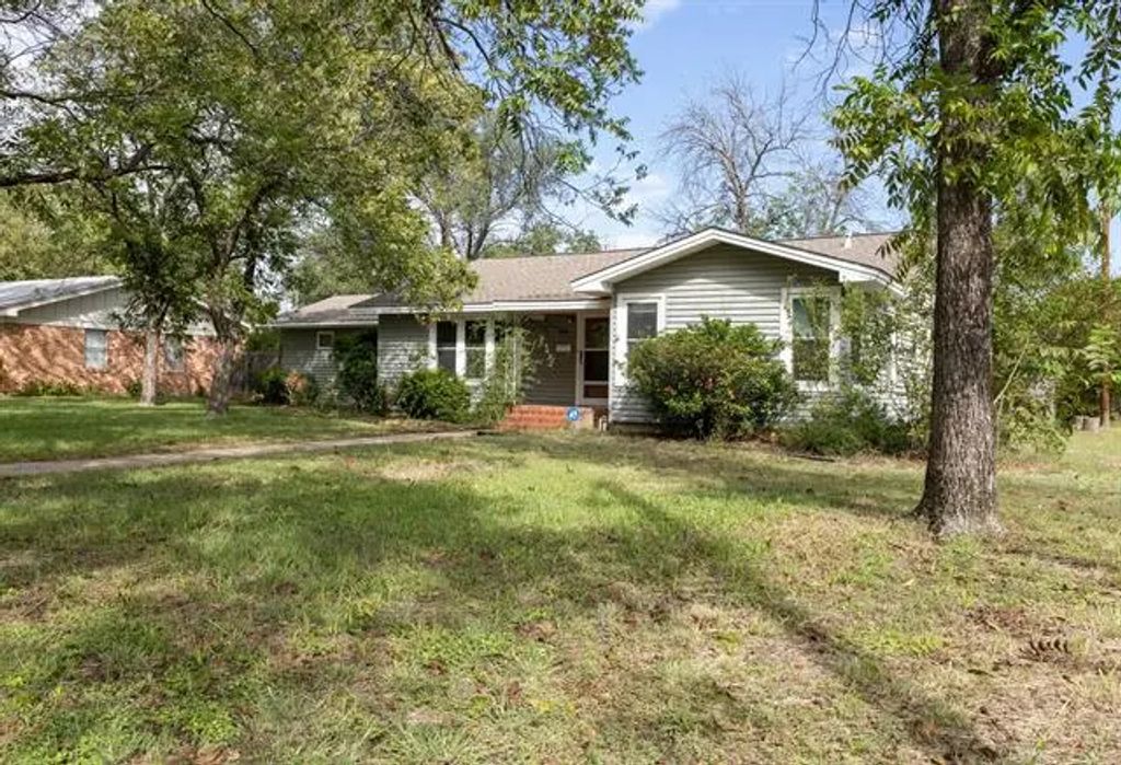 2010 4th Street, Brownwood