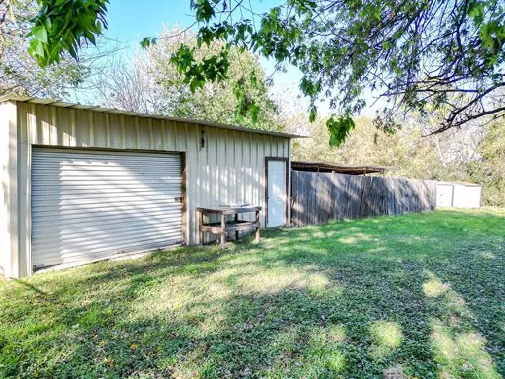 1000 E Waco Street, Ennis