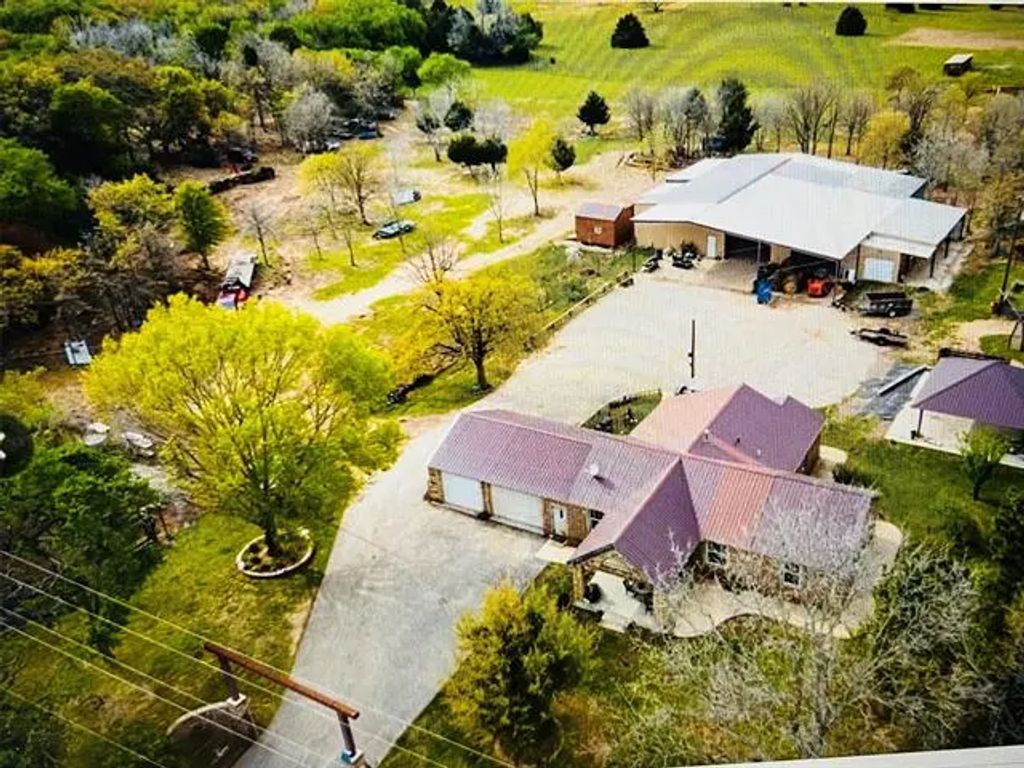 3309 Fm 3136, Cleburne