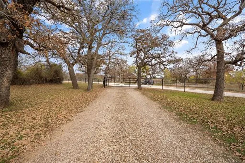 300 Nichols Court, Granbury