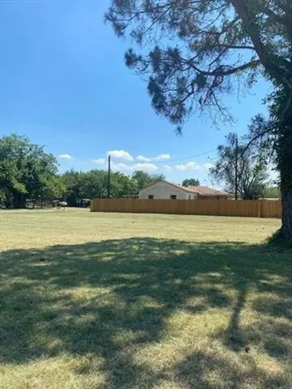 301 Church Circle, Ennis