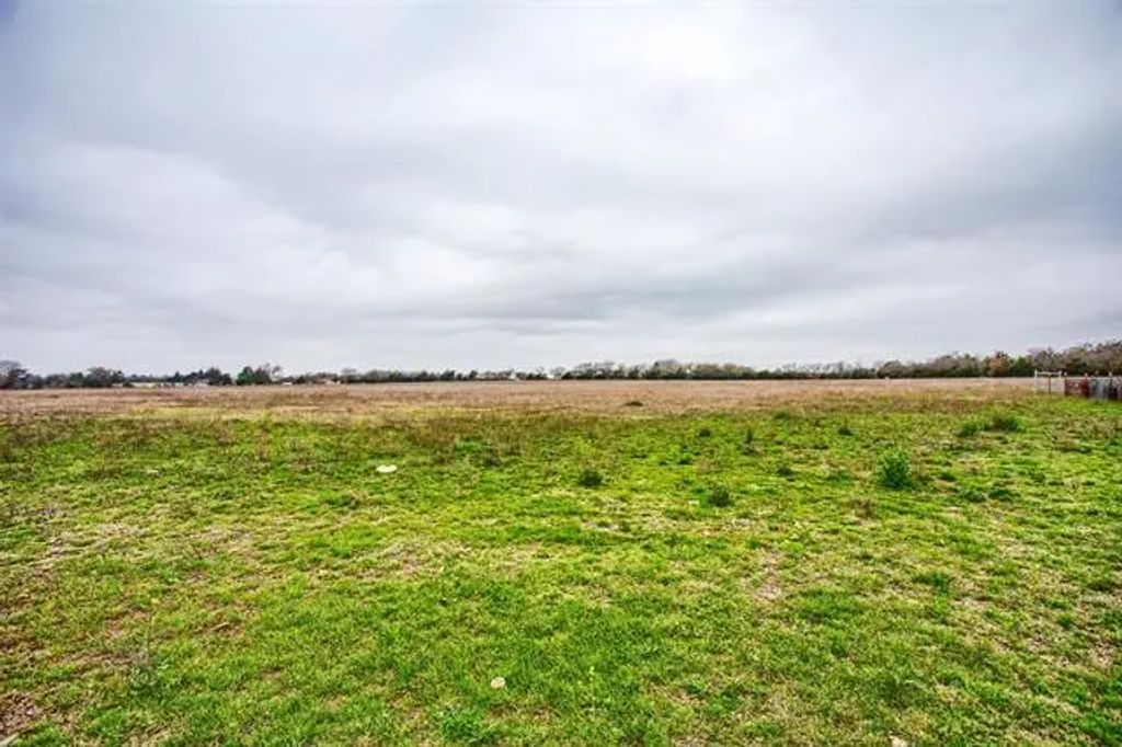 1414 S Bluegrove Road, Lancaster