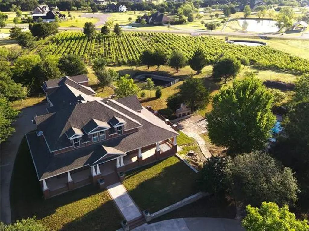 8113 Plum Creek Trail, Burleson