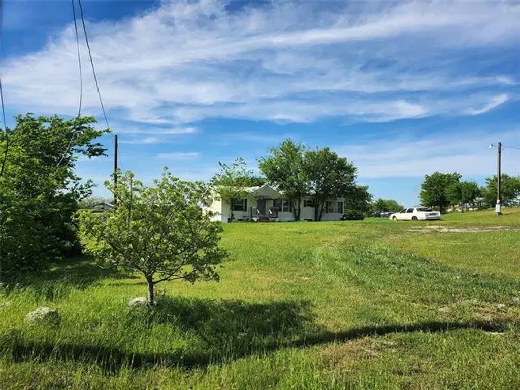 308 Coyote Trail, Rhome