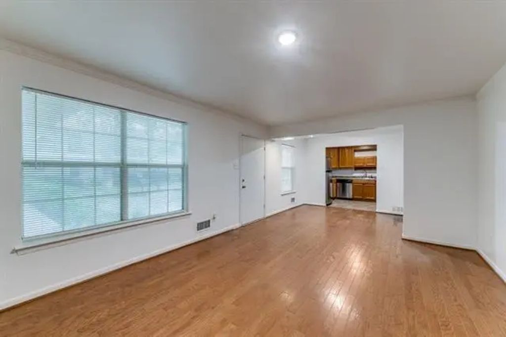 5818 E University Boulevard 123, Dallas