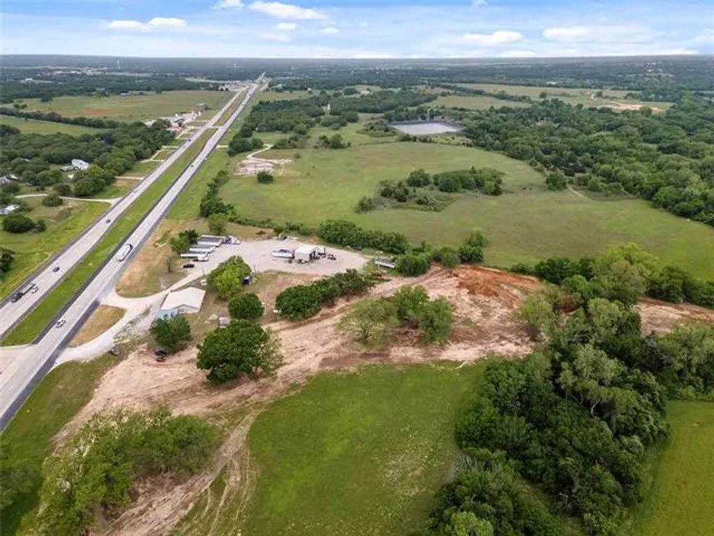 5716 N 287, Alvord