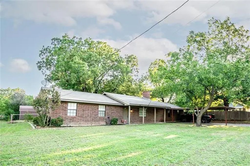306 W Cottonwood Street, Nocona
