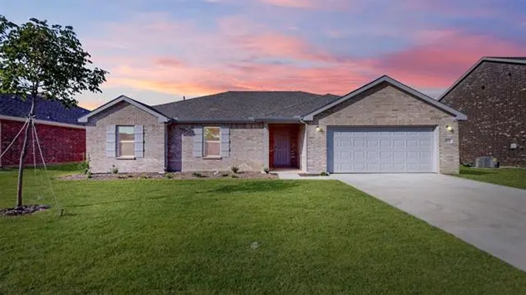 104 Cooper Drive, Cleburne