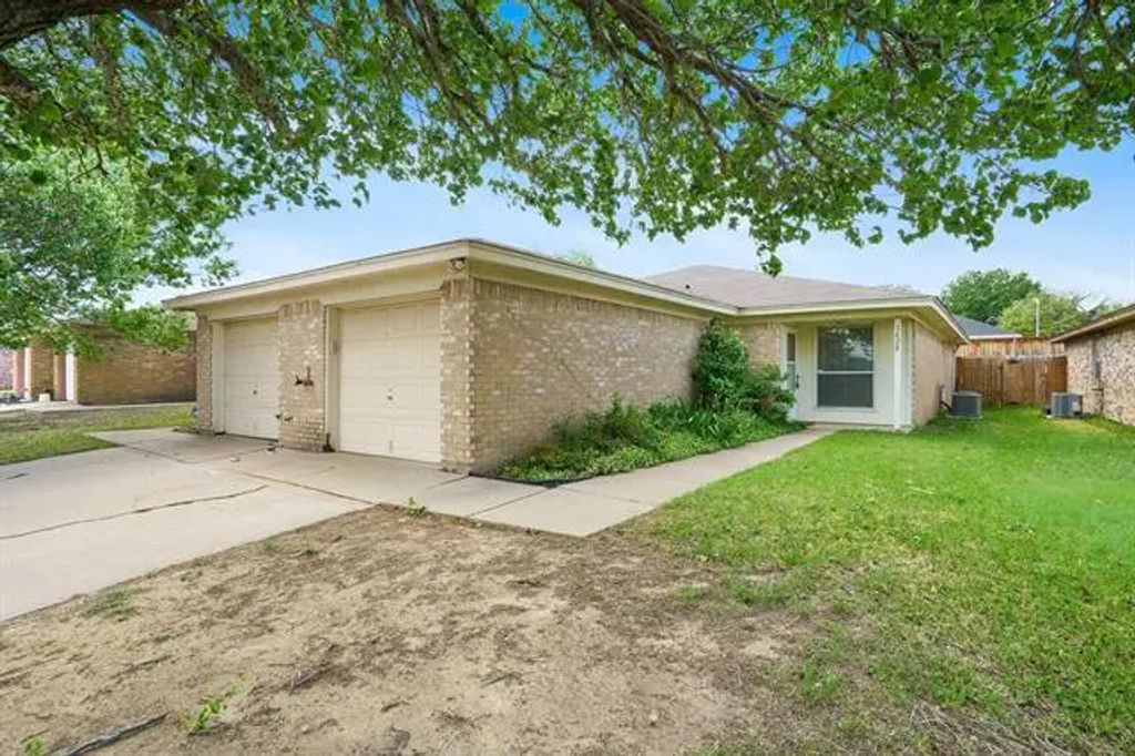 3628 Hulen Park Circle, Fort Worth