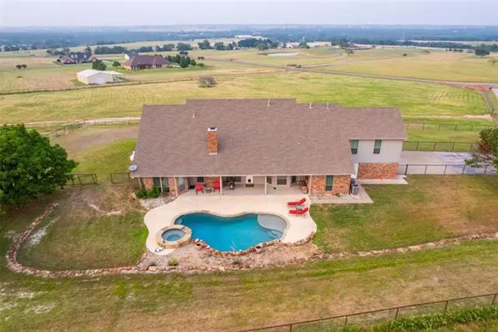 208 Jakes Trail, Aledo