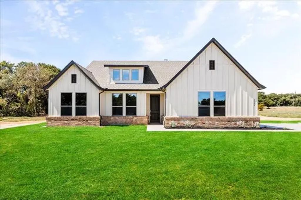 4004 Roan Court, Springtown