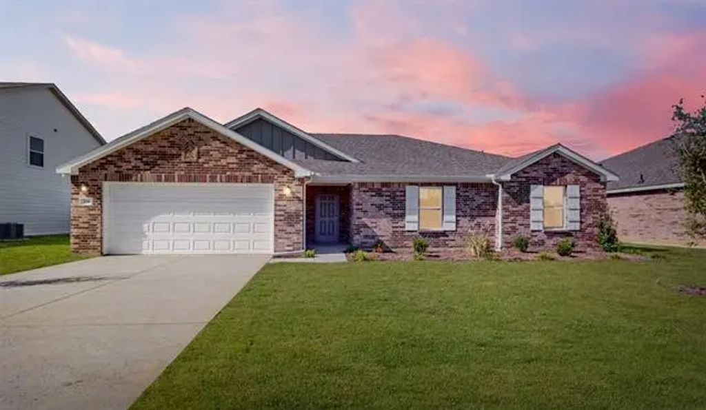 114 Cooper Drive, Cleburne