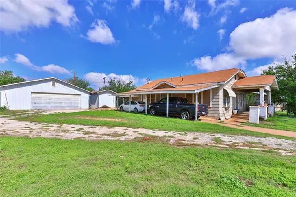 1814 Commercial Avenue, Anson