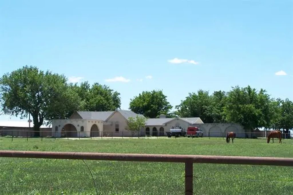 1101 S State Highway 78, Leonard