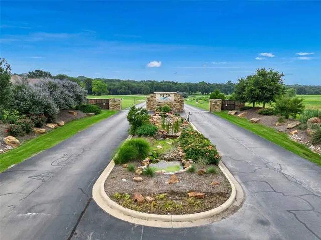 509 Acorn Trail, Granbury